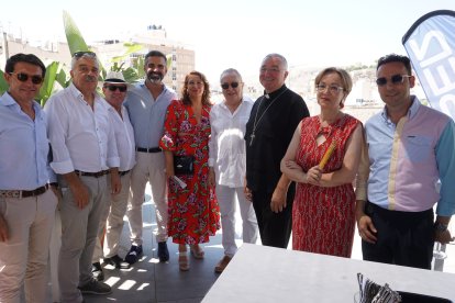 Rodrigo López Urrutia, Juan Fernández, Jerónimo Parra, Ramón Fernández Pacheco, Carmen Crespo, Pedro M. de la Cruz, Antonio Gómez Cantero, Antonia Sánchez Villanueva y Ricardo Céspedes.