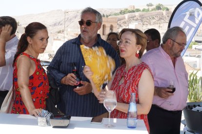 Autoridades, empresarios y representantes de distintos movimientos, juntos con LA VOZ en la Feria de Almería.