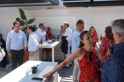 Autoridades, empresarios y representantes de distintos movimientos, juntos con LA VOZ en la Feria de Almería.