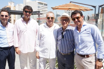 Ricardo Céspedes junto a Pedro Olivencia, Pedro M. de la Cruz, Santiago Alfonso y Rodrigo López Urrutia.