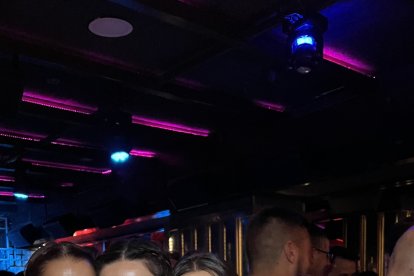 María,  Bea,  Belén y Laura están de cumpleaños celebrándolo en Premium Black.