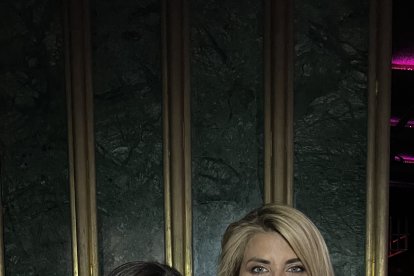 Tamara e Inma no han dejado de bailar sevillanas en toda la Feria 2023.