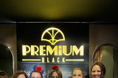 Noelia, Carmen, Ana, Rosi e Inma nos visitan muy coloridas y con su mejor sonrisa para pasar la tarde con nosotros.