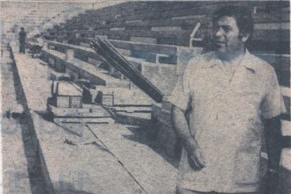 Franco Navarro junto a su gran obra.