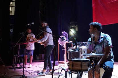 Canela en Rama durante su concierto.