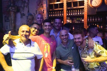 Ramón, Manolo, Colin, Emilio, Cristóbal y Juan.