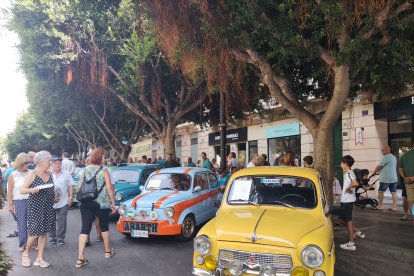 Diferentes modelos de coches de los años sesenta