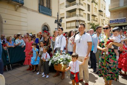 Hermandad del Rosario del Mar en la ofrenda floral a la Virgen del Mar.