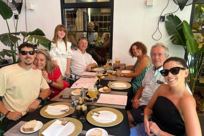 Esta familia celebra el santo de Mar Rodríguez Jimeno y Mar Jimeno en Casa Sevilla.