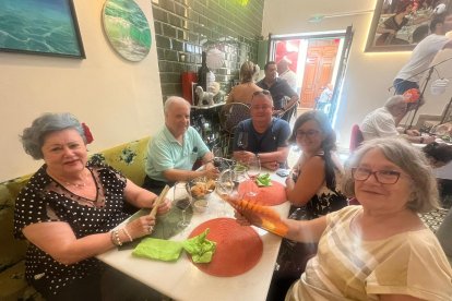 Emilio Águila Beltrán de Beltrán Asesores junto a su familia. Les encanta el queso, la carne de Quesería Yo sin Ti y Entrefinos.