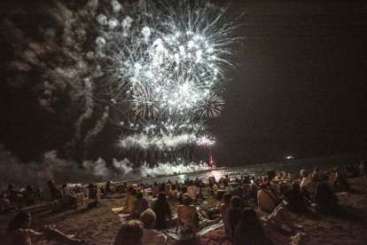 Disfrutando del espectáculo piromusical.