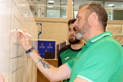 Apuntando las instrucciones.