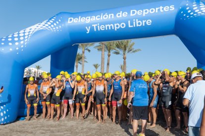 Los participantes listos para tomar la salida.