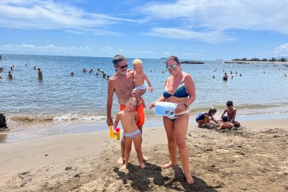 Marisol Mirete y su familia fueron otros de los afortunados del día con un bono para el Cine de verano.