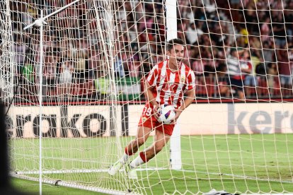 Goool de un Arribas que crecerá con el Almería en la Liga de las Estrellas.