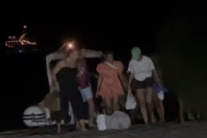 En la playa de Aguamarga.