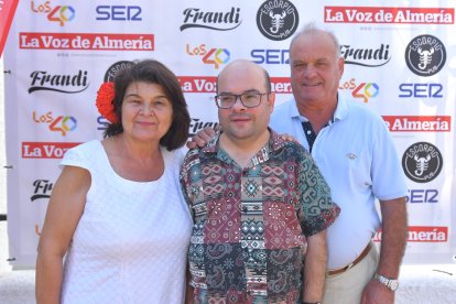 María Dolores, Diego y José posan en el photocall de La Voz de Almería.