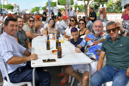 La familia Castellón ha disfrutado de las tapas populares de Cervecería Frandi.