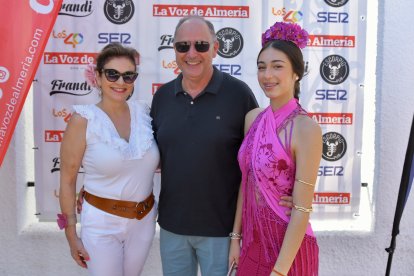 Carmen, Pepe e Isabel viven la feria en honor a la Virgen de la Cabeza.