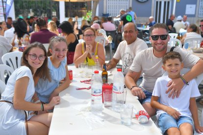 La familia Collado disfruta de una jornada festiva en Antas.
