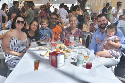 Familia Simón Pérez.