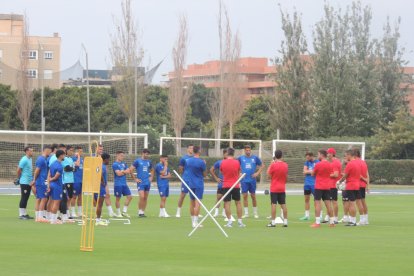 La charla de Vicente Moreno en el campo Anexo.