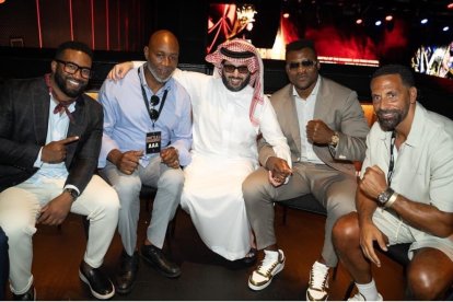 Siempre rodeado de los campeones.