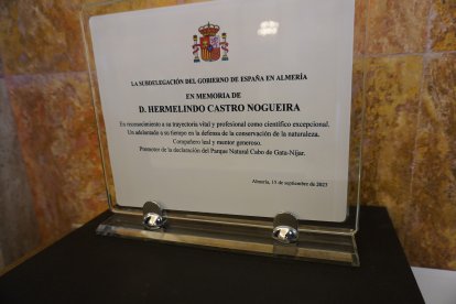 Placa de homenaje.