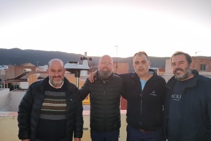 El alcalde de Dalías, Francisco Lirola, junto a parte de la junta directiva de Ametse en Almería.