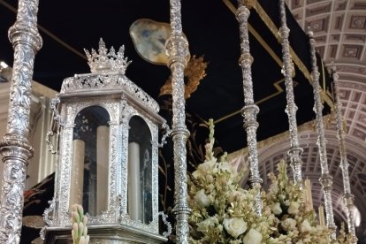 Detalle del exorno floral del palio de los Dolores. Foto de Boni Blanco.