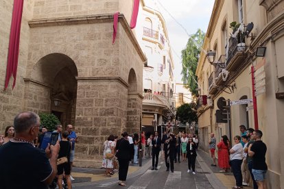 La cruz de guía del Sepulcro, ante Santiago. 