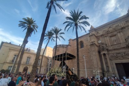 Los Dolores del Sepulcro, ante la Catedral de Almería. Foto de Boni Blanco.

