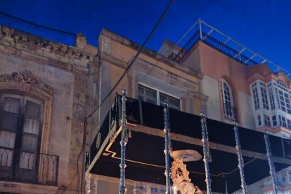 Primer plano del palio de Nuestra Señora de los Dolores. Foto de Boni Blanco.
