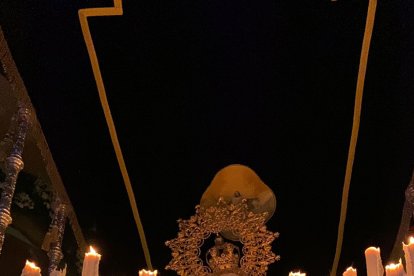 Primer plano del palio de Nuestra Señora de los Dolores. Foto de Boni Blanco.