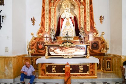 Devoción por el Cristo de la Luz en Dalías.