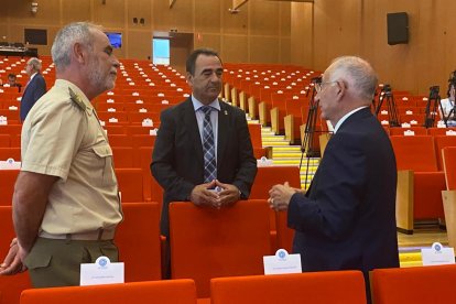 A la derecha, Gabriel Amat.