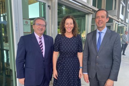 Secretario de Estado, alcaldesa y subdelegado.