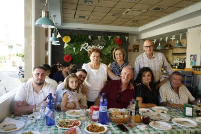 La familia Núñez no se ha perdido las fiestas y han disfrutado de las tapas populares.