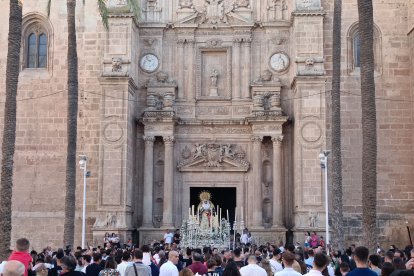 La Merced, saliendo de la Catedral de Almería.