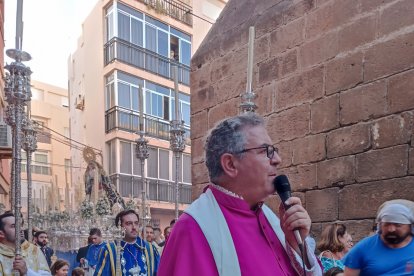 Juan José Martín Campos rezando el Rosario.