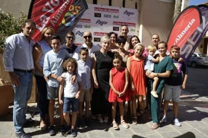 Los amigos conocidos como \'Grupo Burbuja\' en la Feria de mediodía.