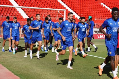 Primera parte del entrenamiento en el Estadio Mediterráneo.