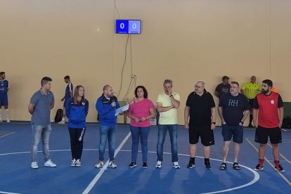 El alcalde con los dirigentes.