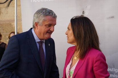 Delegado y presidenta tras el acto oficial.