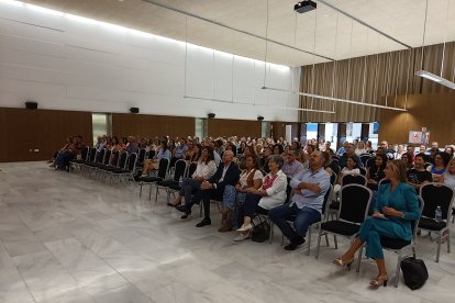 Cerca de un centenar de personas acudieron a las II Jornadas de Igualdad de Género de la Mujer Cooperativista Agraria.