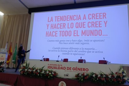 La conferencia de Elsa Punset sobre inteligencia emocional, se encadenó con la ponencia de Teresa Baró sobre comunicación y liderazgo.