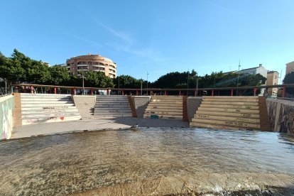 El Anfiteatro de la Rambla muestra escasez de mantenimiento y presencia de multitud de pintadas
