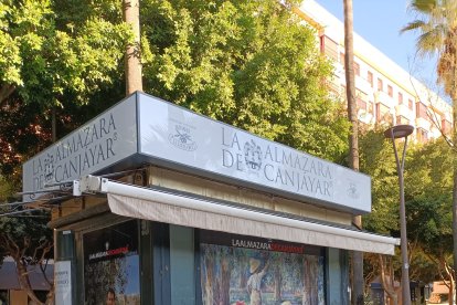 Quiosco cerrado y sin uso en uno de los tramos de la Rambla