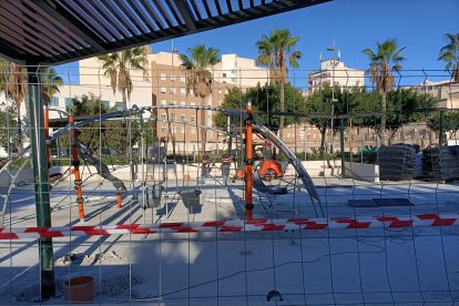 Trabajos de renovación de juegos infantiles