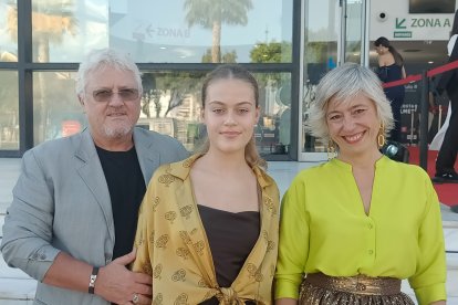 Nina Dimitrova acudió al Teatro Auditorio de Roquetas de Mar, acompañada de sus padres, para competir en la categoría Infantil y juvenil por su obra \'Zele, prisionera de una estrella\'.